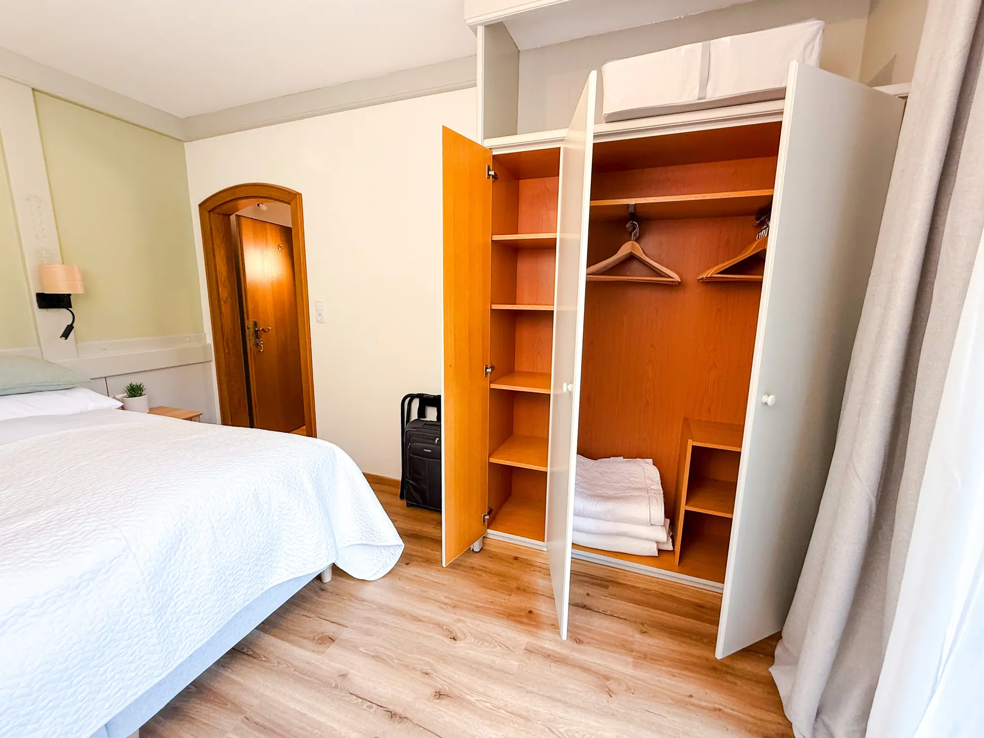 Slaapkamer met kledingkast in Steinbock